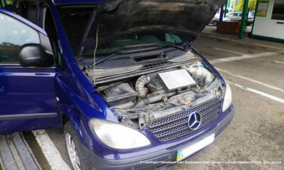 На границе с Польшей пограничники изъяли у двоих украинцев 18 кг янтаря На границе с Польшей пограничники изъяли у двоих украинцев 18 кг янтаря