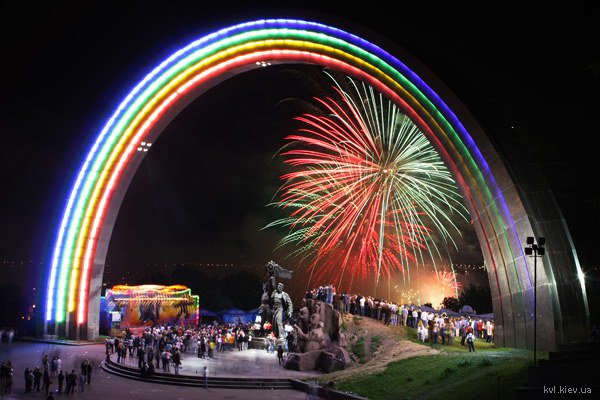 Монумент "воинам АТО" вместо Арки Дружбы народов Монумент "воинам АТО" вместо Арки Дружбы народов