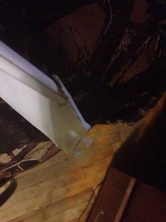 Женщина разбила дорогой беспилотник ВСУ, севший на поле Женщина разбила дорогой беспилотник ВСУ, севший на поле