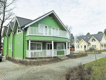 Клан Сердюкова отгрохал целый коттеджный комплекс. Клан Сердюкова отгрохал целый коттеджный комплекс.