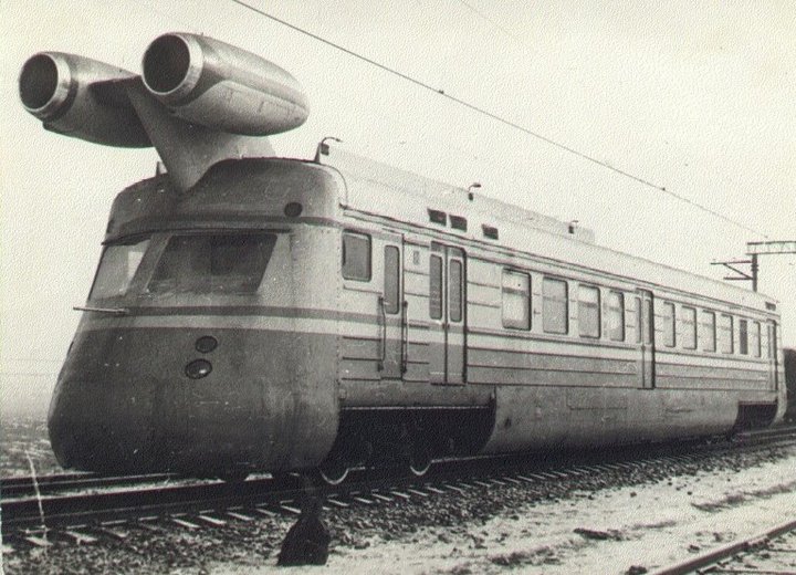 Летящий по рельсам. Реактивный поезд из СССР Летящий по рельсам. Реактивный поезд из СССР