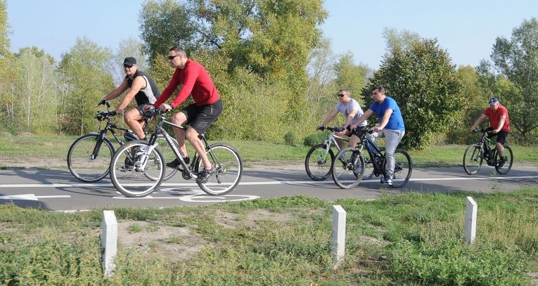 Кличко на новом веломаршруте с Троещины до центра Киева Кличко на новом веломаршруте с Троещины до центра Киева
