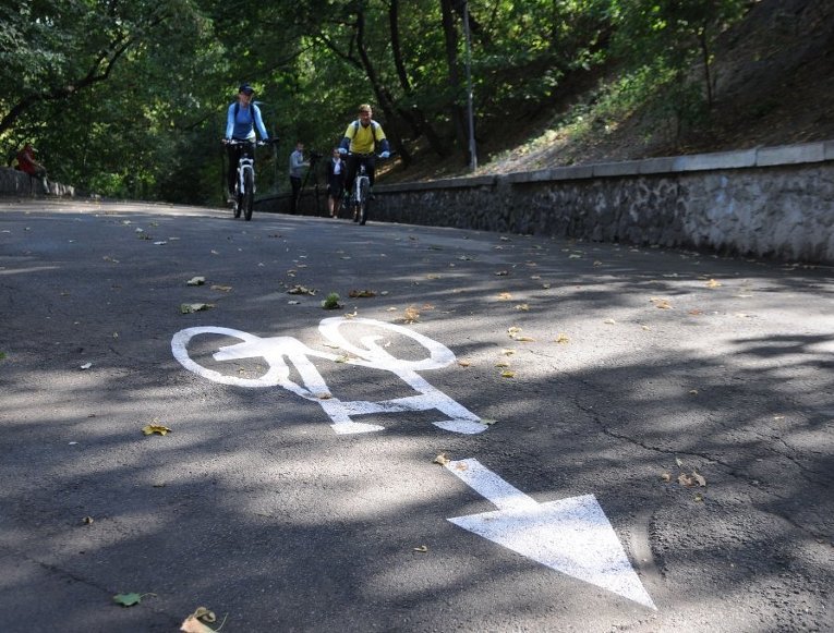 Кличко на новом веломаршруте с Троещины до центра Киева Кличко на новом веломаршруте с Троещины до центра Киева