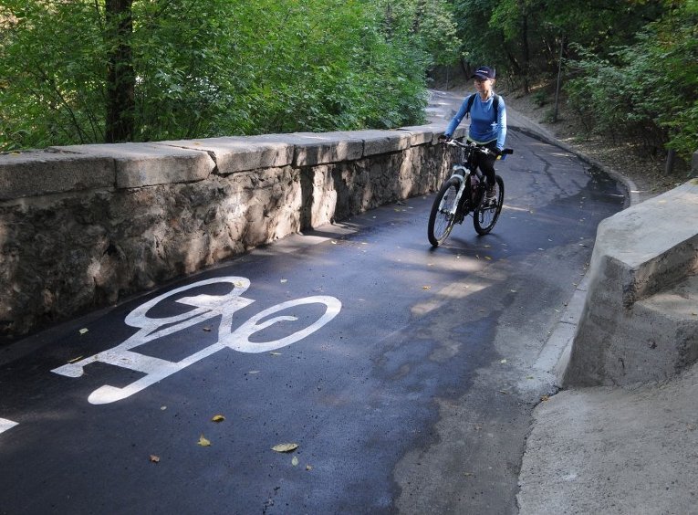 Кличко на новом веломаршруте с Троещины до центра Киева Кличко на новом веломаршруте с Троещины до центра Киева