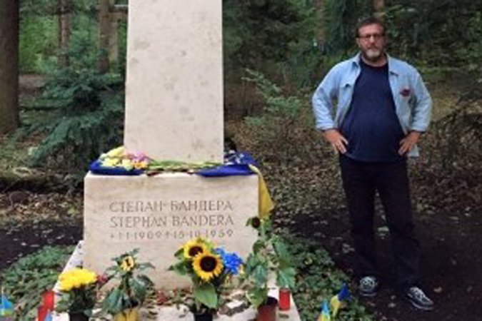 Установление теневого контроля над политической системой страны присуствия