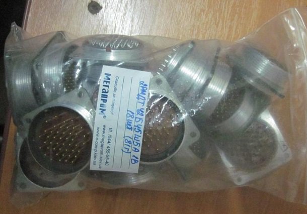 Трое украинцев вывозили в Россию крупную партию радиодеталей Трое украинцев вывозили в Россию крупную партию радиодеталей