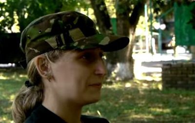 Дочь Яроша работает в батальоне отца Дочь Яроша работает в батальоне отца