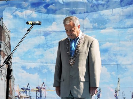 На День города в Мариуполе устроили парад вышиванок На День города в Мариуполе устроили парад вышиванок