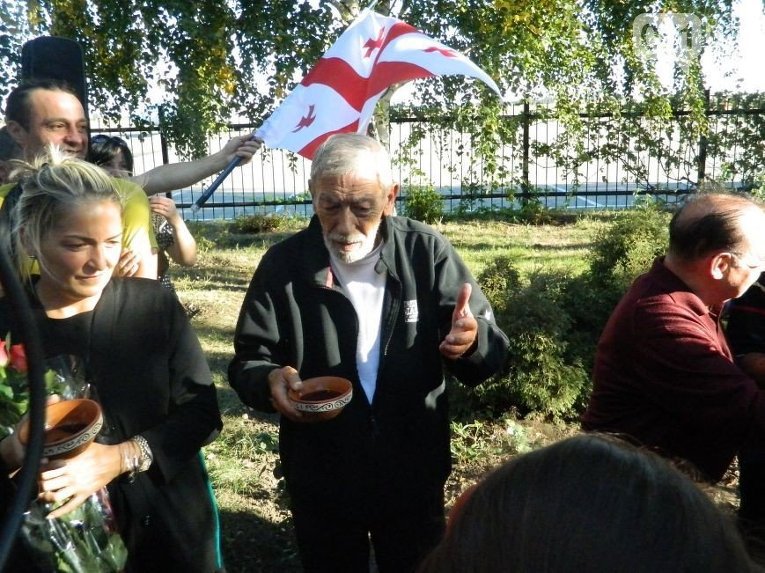 Встреча Кикабидзе в Запорожье: лезгинка и вино Встреча Кикабидзе в Запорожье: лезгинка и вино