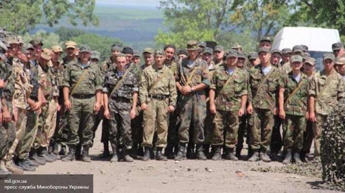 Бей своих: бойцы ДНР четыре часа наблюдали бой тербатальонов и ВСУ Бей своих: бойцы ДНР четыре часа наблюдали бой тербатальонов и ВСУ