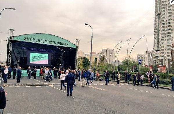 Грандиозный митинг либеральной оппозиции в Москве — прямая трансляция. Грандиозный митинг либеральной оппозиции в Москве — прямая трансляция.