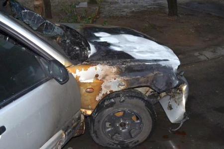 Херсонцы «горячо» приветствуют блокаду Крыма: местному правосеку сожгли авто Херсонцы «горячо» приветствуют блокаду Крыма: местному правосеку сожгли авто