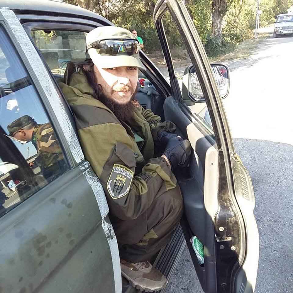 Украинский журналист рассказал, как правосек с простреленными ногами бежал из плена ополченцев на похищенном у них танке Украинский журналист рассказал, как правосек с простреленными ногами бежал из плена ополченцев на похищенном у них танке