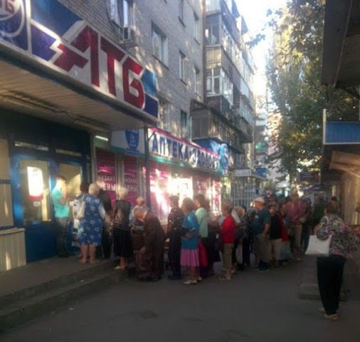 Скидки в АТБ вызвали у херсонцев массовый психоз Скидки в АТБ вызвали у херсонцев массовый психоз