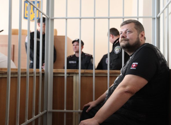 Мосийчука в СИЗО «пытают» российской попсой и телеканалом Порошенко Мосийчука в СИЗО «пытают» российской попсой и телеканалом Порошенко