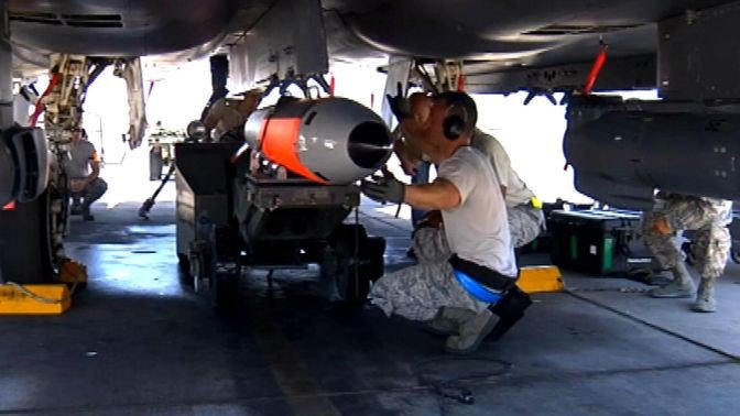 Немецкий политик: Атомные бомбы США в Германии только провоцируют Россию Немецкий политик: Атомные бомбы США в Германии только провоцируют Россию