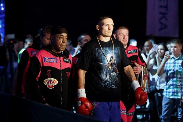 Свидомый боксер Усик не собирается уезжать из Крыма Свидомый боксер Усик не собирается уезжать из Крыма