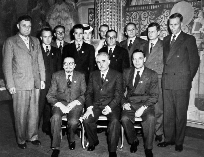 Националисты в ярости: в Киеве уцелели 12 памятников Ленину и мемориальные доски «врагам украинского народа» Националисты в ярости: в Киеве уцелели 12 памятников Ленину и мемориальные доски «врагам украинского народа»