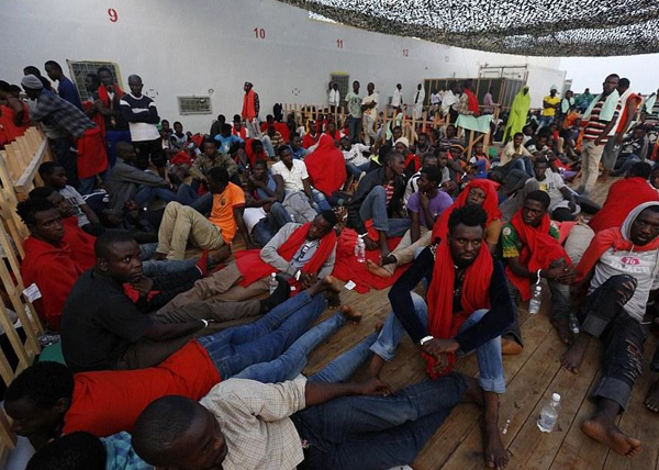 Шизофрения европолитики: захлебнувшись в мигрантах, Франция решила бомбить Сирию... в целях самообороны! Шизофрения европолитики: захлебнувшись в мигрантах, Франция решила бомбить Сирию... в целях самообороны!