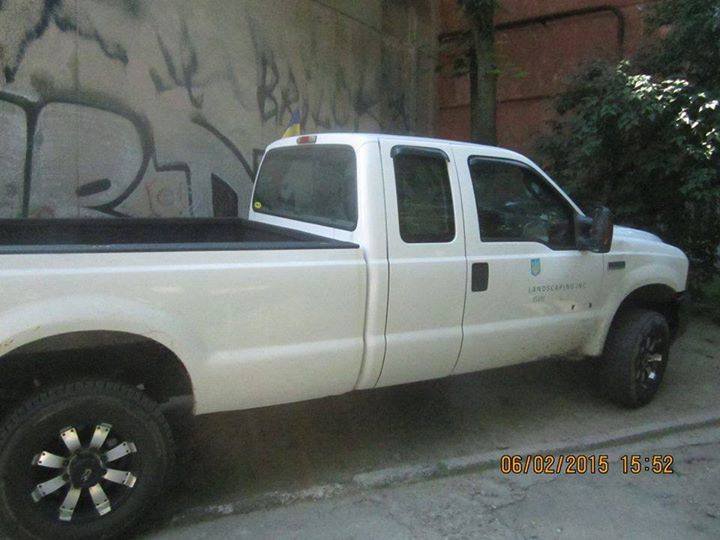 Депутат-майданщик Парасюк «прихватизировал» джип, переданный из Канады для АТО Депутат-майданщик Парасюк «прихватизировал» джип, переданный из Канады для АТО