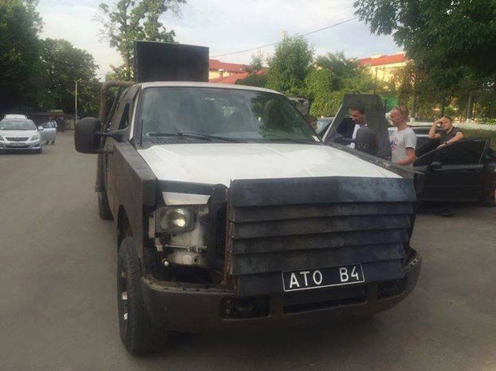 Депутат-майданщик Парасюк «прихватизировал» джип, переданный из Канады для АТО Депутат-майданщик Парасюк «прихватизировал» джип, переданный из Канады для АТО