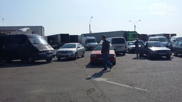 Из-за блокады Крыма фуры с овощами едут в Одессу Из-за блокады Крыма фуры с овощами едут в Одессу