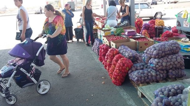 Из-за блокады Крыма фуры с овощами едут в Одессу Из-за блокады Крыма фуры с овощами едут в Одессу