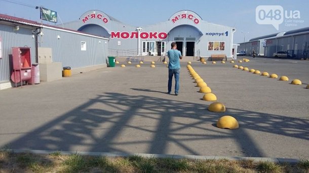 Из-за блокады Крыма фуры с овощами едут в Одессу Из-за блокады Крыма фуры с овощами едут в Одессу