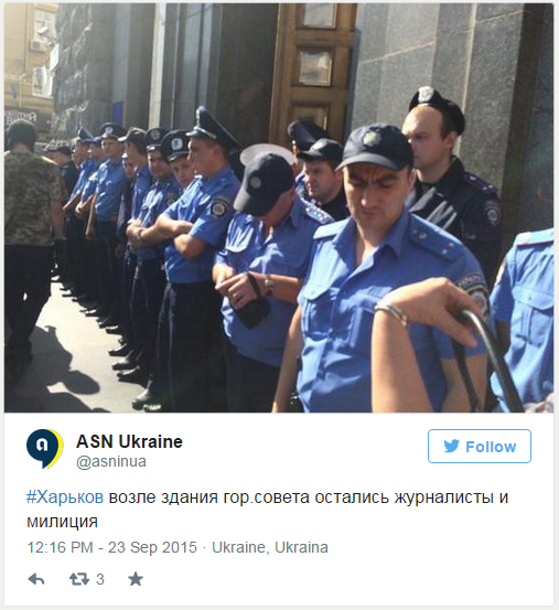 Сотни людей в камуфляже штурмуют горсовет Харькова