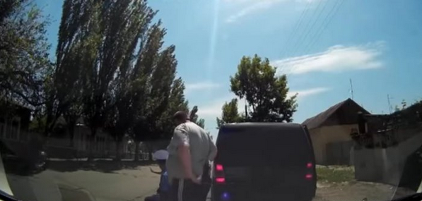 Мосийчук прокомментировал эпизод с «гаишниками на коленях» Мосийчук прокомментировал эпизод с «гаишниками на коленях»