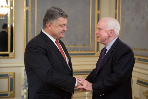 Порошенко рассказал Маккейну, с чем поедет на Генассамблею ООН Порошенко рассказал Маккейну, с чем поедет на Генассамблею ООН
