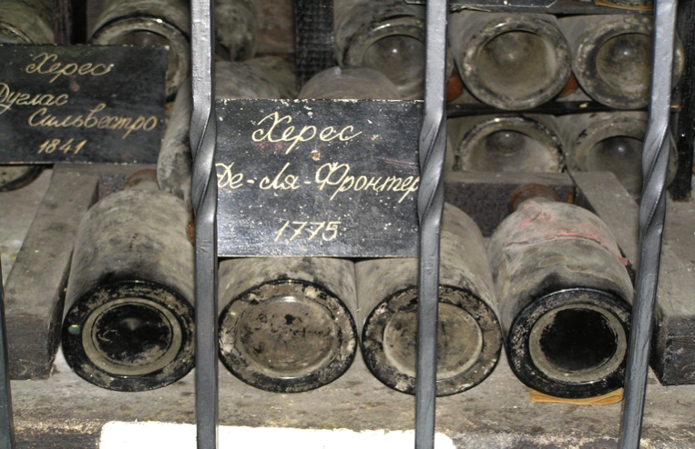 «Массандра» планирует продать бутылку «Херес де ла Фронтера» 1775 года на аукционе за 1 млн евро «Массандра» планирует продать бутылку «Херес де ла Фронтера» 1775 года на аукционе за 1 млн евро