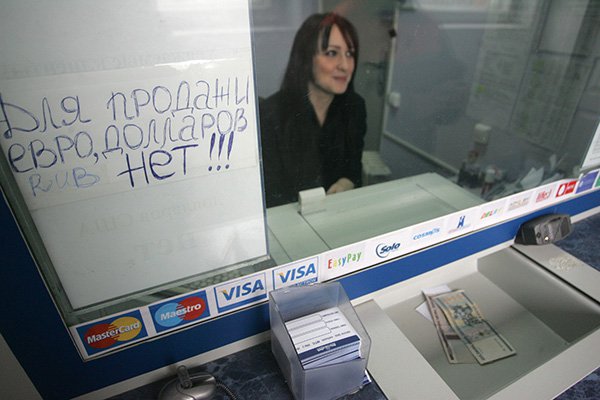 В Госдуму будет внесен законопроект, ограничивающий хождение доллара и евро на территории России