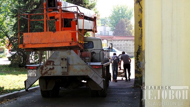 В Славянске снесли статуи пионеров