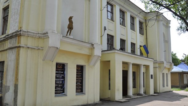 В Славянске снесли статуи пионеров