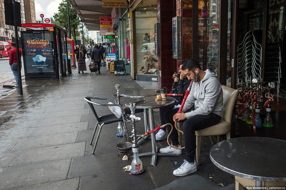 А беженцы всё бегут... А беженцы всё бегут...