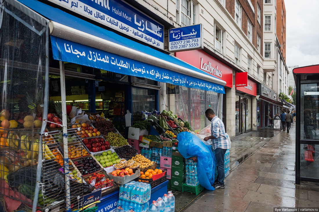 А беженцы всё бегут... А беженцы всё бегут...