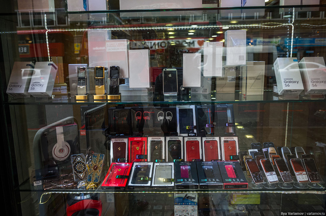 А беженцы всё бегут... А беженцы всё бегут...