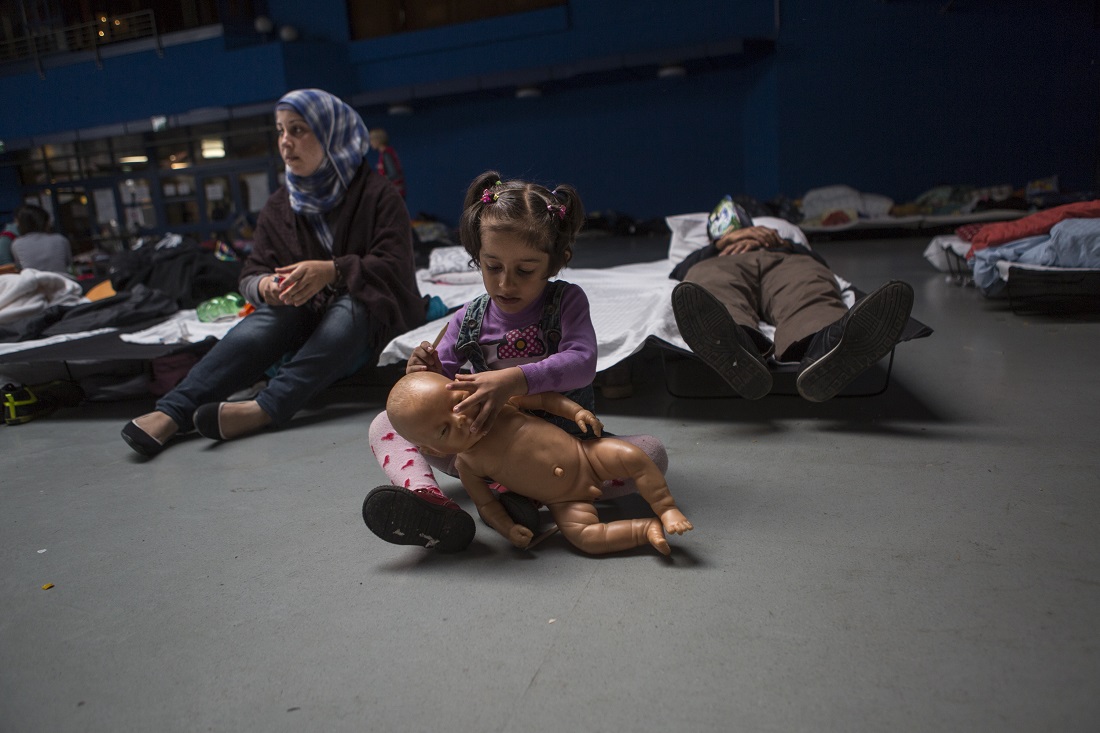 А беженцы всё бегут... А беженцы всё бегут...