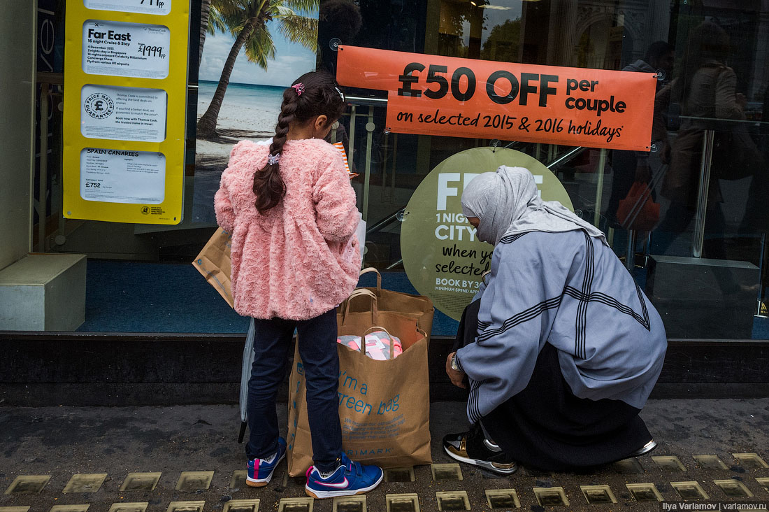 А беженцы всё бегут... А беженцы всё бегут...