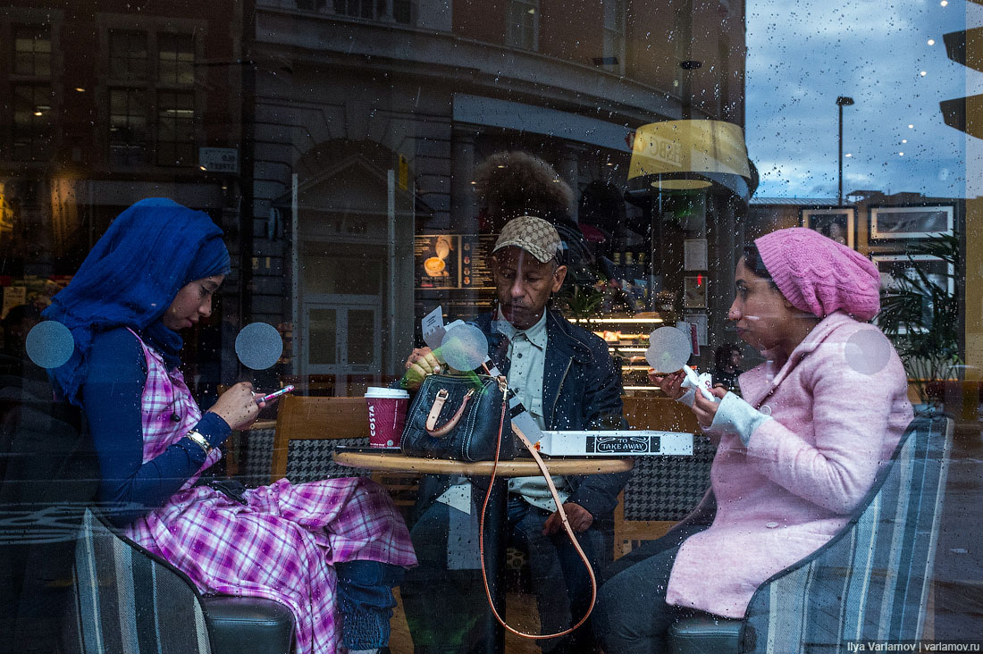 А беженцы всё бегут... А беженцы всё бегут...