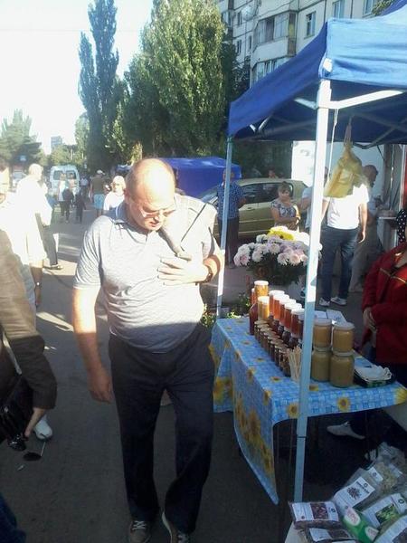 Блокада Крыма: Сергей Рулев продирается сквозь завалы еды в Севастополе Блокада Крыма: Сергей Рулев продирается сквозь завалы еды в Севастополе