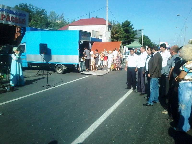 Блокада Крыма: Сергей Рулев продирается сквозь завалы еды в Севастополе Блокада Крыма: Сергей Рулев продирается сквозь завалы еды в Севастополе