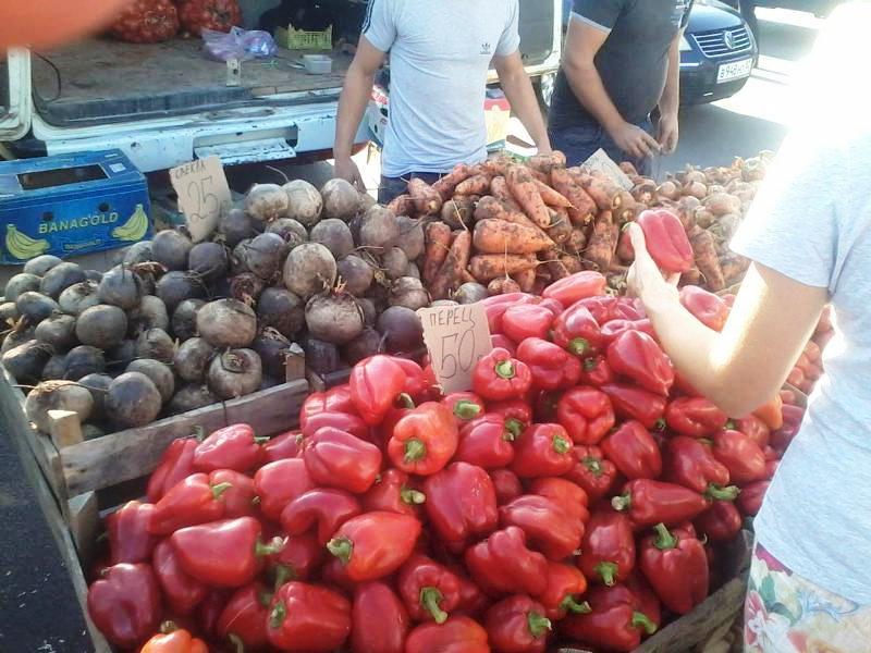 Блокада Крыма: Сергей Рулев продирается сквозь завалы еды в Севастополе Блокада Крыма: Сергей Рулев продирается сквозь завалы еды в Севастополе