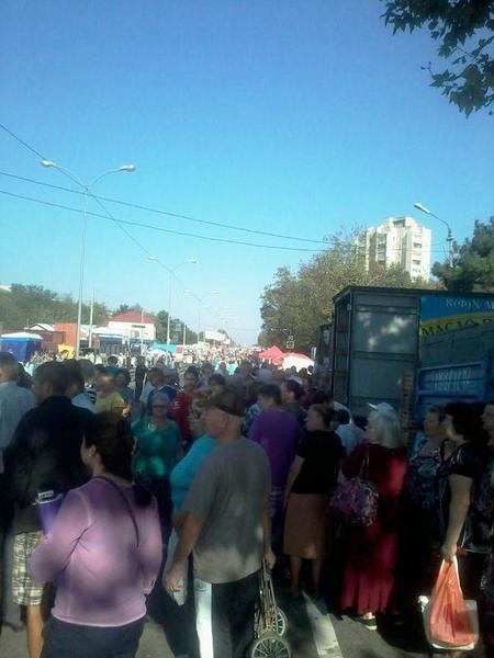 Блокада Крыма: Сергей Рулев продирается сквозь завалы еды в Севастополе Блокада Крыма: Сергей Рулев продирается сквозь завалы еды в Севастополе