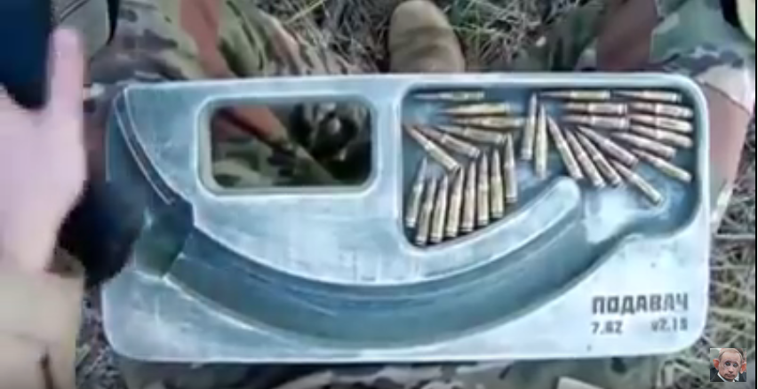 На Украине изобрели «Подавач», заряжающий все патроны в магазин АК одним движением На Украине изобрели «Подавач», заряжающий все патроны в магазин АК одним движением