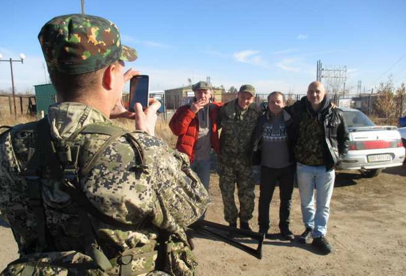 Захар Прилепин впервые выступит в Петербурге со своей группой Захар Прилепин впервые выступит в Петербурге со своей группой