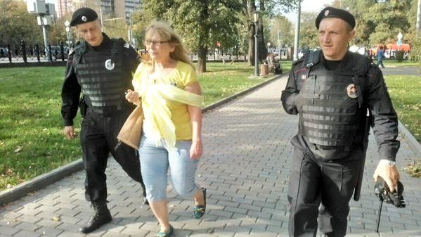 В центре Москвы задержаны участники "Марша мира" В центре Москвы задержаны участники "Марша мира"