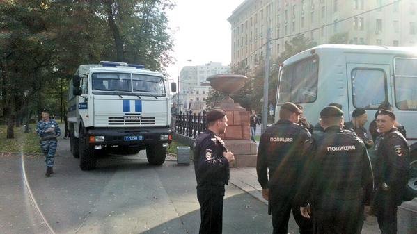 В центре Москвы задержаны участники "Марша мира" В центре Москвы задержаны участники "Марша мира"