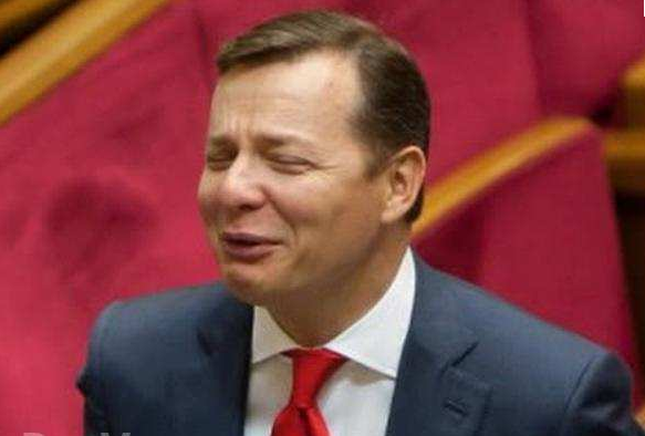 Украинский «героизм»: Ляшко бросает камень в бойцов «Беркута» Украинский «героизм»: Ляшко бросает камень в бойцов «Беркута»